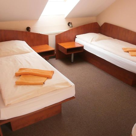 Hotel Flora Bešeňová Eksteriør bilde
