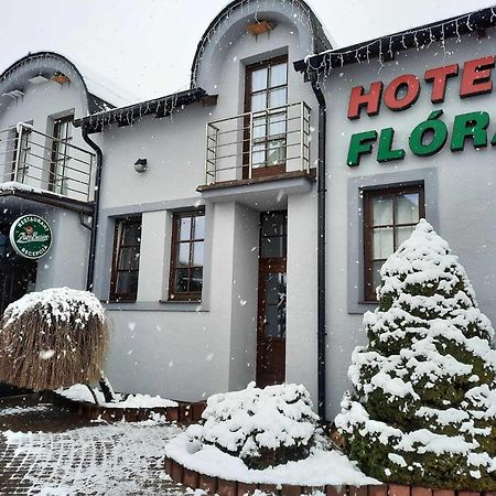 Hotel Flora Bešeňová Eksteriør bilde