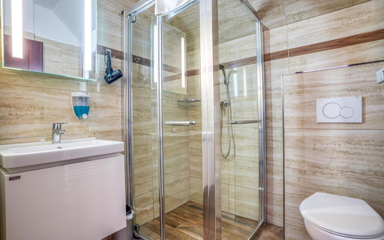 Hotel Flora Bešeňová Eksteriør bilde