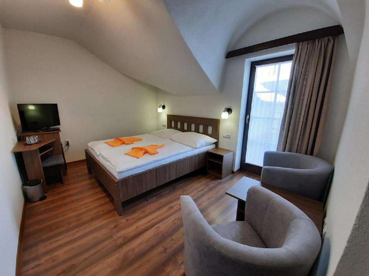 Hotel Flora Bešeňová Eksteriør bilde