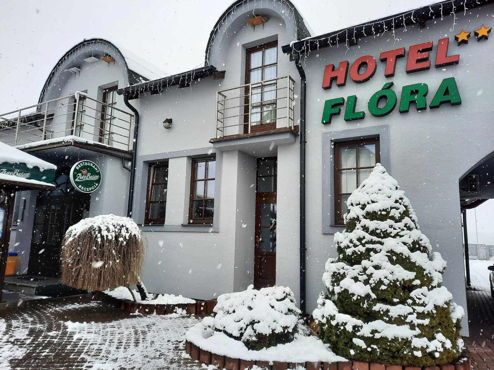 Hotel Flora Bešeňová Eksteriør bilde