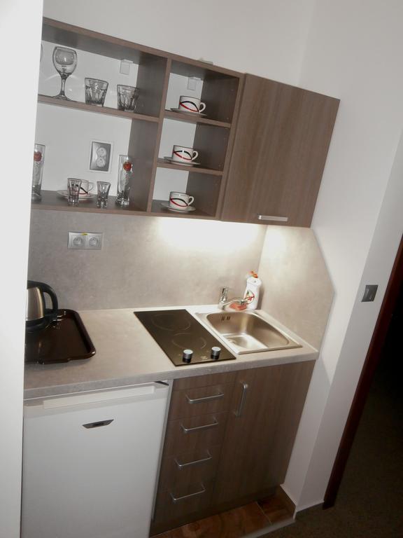 Hotel Flora Bešeňová Eksteriør bilde