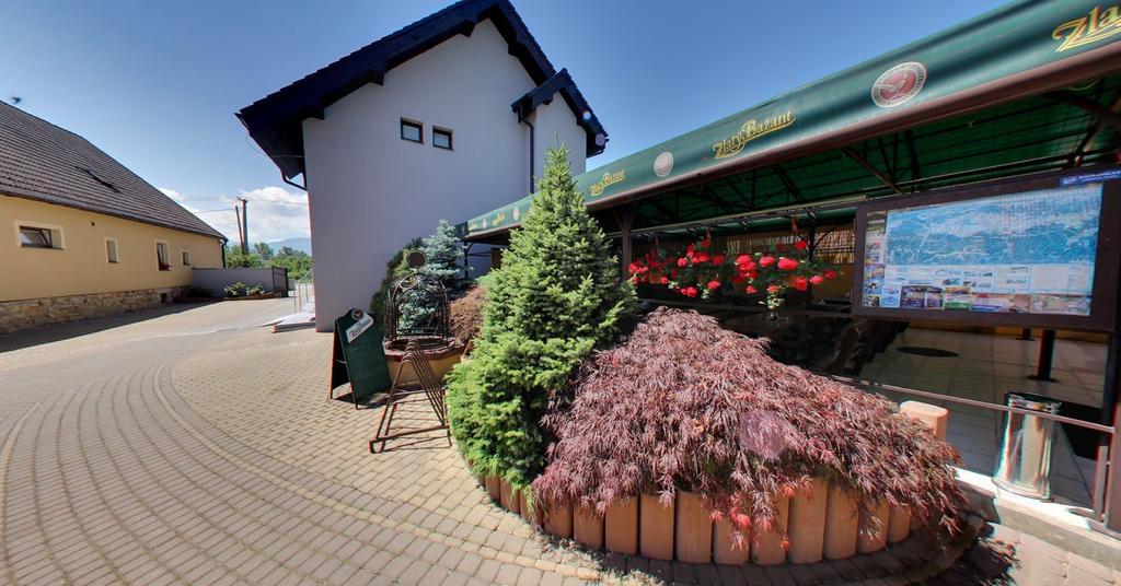 Hotel Flora Bešeňová Eksteriør bilde